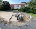 Bild: Andreas Ascherl 
Hier wird tatsächlich gegraben. Der Wasserspielplatz am ehemaligen Biotop in Amberg wird gerade gebaut.