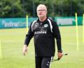 Bild: Daniel Löb/dpa
Heiko Vogel geht nach viel Zittern in der Relegation in seine zweite Saison mit der SpVgg Greuther Fürth. (Archivbild)