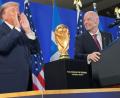 Bild: Jacquelyn Martin/AP/dpa
Donald Trump (l) und Gianni Infantino stehen gemeinsam im Trump Tower auf der Bühne.
