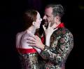 Bild: Barbara Gindl/APA/dpa
Roxane Duran tritt als Buhlschaft in die Fußstapfen großer Theaterstars.