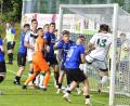 Bild: Hubert Ziegler
Das war das zwischenzeitliche 2:1 für die DJK Ammerthal: Die Ammerthaler und Weidener Spieler schauen dem Ball von Lucas Markert hinterher-.