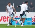Bild: Abbie Parr/AP/dpa
Lionel Messi konnte das Abschlusstraining mit seinen Kollegen absolvieren - Spanien sagte die letzte Einheit wegen des Gewitters ab.