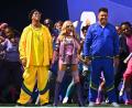 Bild: Tom Weller/dpa
Bunte Mischung: Madonna mit Brasiliens Fußballlegenden Ronaldinho (l) und Ronaldo.