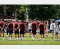 Bild: Daniel Karmann/dpa
Trainer Miroslav Klose und seine Spieler des 1. FC Nürnberg. (Archivbild)