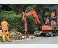 Bild: Bertram Nold
An vielen Stellen in Brand, wie hier am Friedhof, wird derzeit gegraben. Ein neues Förderprogramm könnte nun den kostenlosen Glasfaser-Anschluss für alle möglich machen.