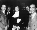 Bild: dpa
Hitler trifft in Bayreuth die Sängerin Maria Müller. (Archivbild)