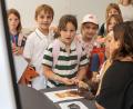 Bild: Marina Gube
In der Teddybärklinik der OTH Weiden untersuchen und behandeln die Kinder ihre kleinen Patienten gemeinsam mit Studierenden.
