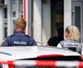 Bild: -/dpa
Wie kam es zu dem Streit? Wieso war der Mann mit einem Messer bewaffnet? Noch sind viele Fragen offen.