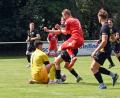 Bild: Rudi Gebert
Der TSV Waldershof und der FC Tirschenreuth trennten sich am Sonntag 4:4. In dieser Szene hat der Waldershofer Nick Adam (rotes Trikot) das Nachsehen gegen FC-Torwart Patrick Rahn.