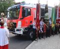Bild: Helmut Kunz
Pfarrer Thomas Kohlhepp segnet das neue Einsatzfahrzeug der Neunkirchener Feuerwehr.