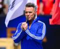 Bild: Tom Weller/dpa
Popstar Robbie Williams war spontan zur Expertenrunde von Johannes B. Kerner und Laura Wontorra dazugestoßen, um das Finale der Fußball-Weltmeisterschaft zu kommentieren.