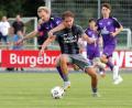 Bild: Sportpress/Weinkauf
Der Weidener Mittelfeldspieler Lukas Schaller (vorne) muss sich der Attacke eines Bambergers erwehren. Die SpVgg SV Weiden verlor beim FC Eintracht Bamberg unerwartet hoch mit 1:4 und hat damit den Saisonstart zunächst mal verpatzt..