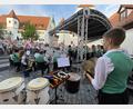 Bild: Claudia Völkl
Sommerserenade in reizvoller Kulisse: Die Jugendblaskapelle Nabburg begeistert mit ihrem Konzert.