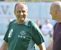 Bild: Hubert Ziegler
Trainer im Austausch: Karl-Heinz Wagner und sein Chef bei der DJK Ammerthal, Tobias Rösl (rechts).