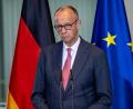 Bild: Fabian Sommer/dpa
CDU-Chef Merz bindet die Fraktion bei der Spahn-Nachfolge eng ein.