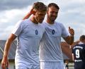 Bild: Florian Diettrich/dpa
Der Löwe fehlt: Florian Niederlechner mit dem ungewohnten neuen Vereinsemblem auf dem Trikot.