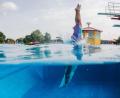 Bild: Jana Bauch/dpa/dpa-tmn
Für den perfekten Tag im Schwimmbad braucht es auch die richtige Ausrüstung, die  in diesem Monat günstiger ist als noch im Jahr zuvor. (Symbolbild)