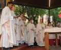 Bild: Joachim Gebhardt
Eine ganze Reihe von Priestern feierte den Pontifikalgottesdienst mit dem Bischof auf dem Sulzbach-Rosenberger Annaberg.