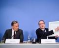 Bild: Sebastian Gollnow/dpa
Bundesinnenminister Alexander Dobrindt (r.) und BKA-Chef Holger Münch präsentieren aktuelle Zahlen zu sexuellem Missbrauch von Kindern und Jugendlichen.