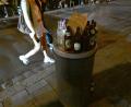Bild: Felix Hörhager/dpa
Die Richter befassen sich mit einem Verbot der Stadt München. Demnach darf ein Gastronom nach 22.00 kein Flaschenbier zum Mitnehmen mehr verkaufen.