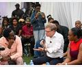 Bild: Soeren Stache/dpa
Außenminister Johann Wadephul (CDU) trifft sich in der nigerianischen Wirtschaftsmetropole Lagos mit jungen Influencerinnen und Influencern.