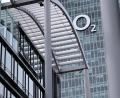 Bild: Sven Hoppe/dpa
Das Logo bleibt zwar groß hängen an der Münchner Deutschlandzentrale, die Gesamtzahl der Belegschaft wird aber kleiner. (Archivbild)