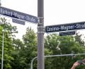 Bild: Pia Bayer/dpa
An den Straßen, die Richard und Cosima Wagner gewidmet sind, gibt es nun in Bayreuth Ergänzungsschilder wegen ihrer antisemitischen Haltung.