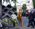 Bild: Sven Hoppe/dpa
Auch Bundespräsident Steinmeier und seine Frau kamen zum Mahnmal.