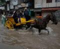Bild: K.M. Chaudary/AP/dpa
Monsunregenfälle in Pakistan fordern seit Wochen Menschenleben.
