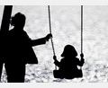 Bild: Christian Charisius/dpa
Das Armutsrisiko von Alleinerziehenden und ihren Kindern ist laut Statistik mehr als doppelt so hoch, wie bei Familien mit beiden Elternteilen. (Symbolbild)