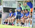 Bild: Hubert Ziegler
Michael Riester (vorne), Trainer SpVgg SV Weiden, blickt dem Heim-Auftakt erwartungsfroh entgegen.