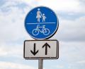 Symbolbild: Soeren Stache/dpa/dpa-tmn
Die Stadt Windischeschenbach und der Freistaat Bayern planen einen 1.200 Meter langen Radweg, der vom Freibad Windischeschenbach bis zur Straße nach Scherreuth führen wird.