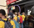 Bild: Lukas Büchold
Ein Sternenlauf durch die Stadt, ein Spalier durch vier Jahrhunderte und ein Flashmob vor dem Stadttheater: Das Erasmus-Gymnasium hat sein 400-jähriges Bestehen mit einem großen Fest der Gemeinschaft gefeiert.