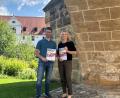 Bild: Nicole Graf
Martina Bösl und Alexander Seitz präsentieren den neuen Ausbildungskompass 2026.