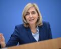 Bild: Britta Pedersen/dpa
Für Gesundheitsministerin Nina Warken steht ein Jobwechsel an. (Archivbild)