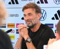Bild: Jennifer Brückner/dpa
Jürgen Klopp bei der Präsentation als Bundestrainer.