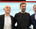 Bild: Florian Wiegand/dpa
Jürgen Klopp (M) mit DFB-Präsident Bernd Neuendorf (l) und Vizepräsident Hans-Joachim Watzke bei der Präsentation als Bundestrainer.