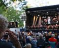 Bild: Daniel Löb/dpa
Das Open-Air-Konzert gehört inzwischen zur Festspiel-Tradition.