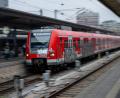 Bild: Peter Kneffel/dpa
Die S5 fährt bis Oktober nur bis Aying - und endet in den Nächten manchmal sogar schon am Ostbahnhof. (Archivbild)