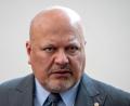 Bild: Peter Dejong/AP/dpa
Auf die Suspendierung folgt die Entlassung: der ehemalige Chefankläger Karim Khan. (Archivbild)