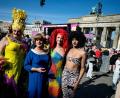 Bild: Fabian Sommer/dpa
Am Brandenburger Tor gab es einen Drag* March.