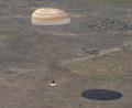 Bild: Bill Ingalls/Nasa/dpa
Die Raumkapsel Sojus MS-28 landet in der kasachischen Steppe