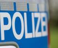 Symbolbild: Marijan Murat/dpa
Ein unbekanntes Fahrzeug hat in der Regensburger Straße in Amberg den linken Seitenspiegel eines geparkten VW Touran abgefahren.