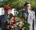 Bild: Konrad Rosner
Bernd Achatz (links) und Franz Schöner trugen den Ehrenkranz zum Kriegerdenkmal.