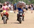 Bild: Sebastian Willnow/dpa
Beim Simson-Treffen in Zwickau kommt es auch auf das Outfit an.