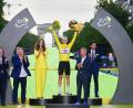 Bild: Bernard Papon/Pool L’Equipe/AP/dpa
Tadej Pogacar feiert seinen fünften Gesamtsieg bei der Tour.