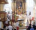 Bild: Robert Dotzauer
Mit Abt em. Hermann Josef Kugler als Hauptzelebranten und mit Ortspfarrer Adrian Kugler feierten die Vorbacher mit einem Pontifikalgottesdienst das Patronatsfest und den Abschluss der Restaurierungsarbeiten der Anna-Kirche.