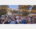 Bild: Gabriela Amann
Hunderte von Besuchern erfreuten sich an dem romantischen Ambiente des großen Paddelclub-Festes "Nacht in Venedig" an der Naab zwischen Nabburg und Perschen.