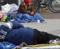 Symbolbild: Holger Hollemann/dpa
Damit es nicht soweit kommt, dass wohnungslose Menschen auf der Straße landen: Die Kreis-Caritas bietet ihre Hilfe an.