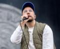 Bild: Hauke-Christian Dittrich/dpa
Prinz Pi: „Ich komme aus der Generation, da hat man noch sein Geld verdient, indem man Alben verkauft hat, auf CD.“ (Archivbild)